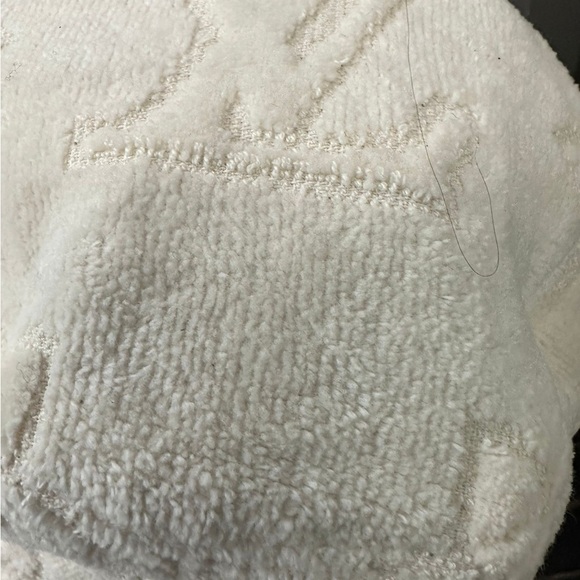 Louis Vuitton terry cloth Bucket Hat in soft white ivory NWOT - Picture 4 of 5